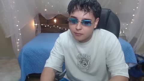 Snapshot of andrewsmile_ chatting on 12/26/24, 03:53 ANDREW online show from 12/26/24, 03:53