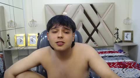 Snapshot of andrewsmile_ chatting on 12/28/24, 06:29 ANDREW online show from 12/28/24, 06:29