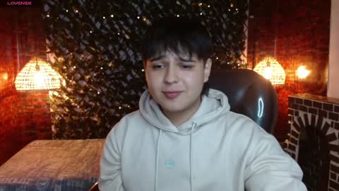 Snapshot of andrewsmile_ chatting on 01/03/25, 12:41 ANDREW online show from 01/03/25, 12:41