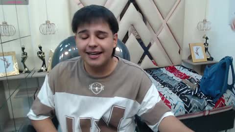 Snapshot of andrewsmile_ chatting on 01/30/25, 12:06 ANDREW online show from 01/30/25, 12:06