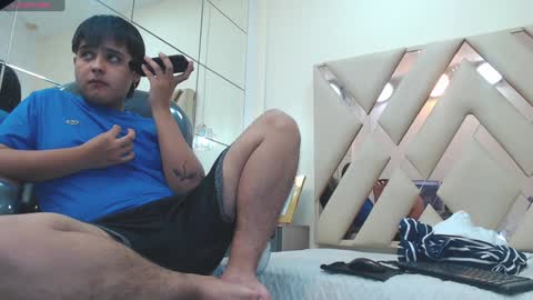 Snapshot of andrewsmile_ chatting on 02/01/25, 06:08 ANDREW online show from 02/01/25, 06:08