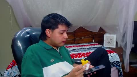 Snapshot of andrewsmile_ chatting on 02/09/25, 12:19 ANDREW online show from 02/09/25, 12:19