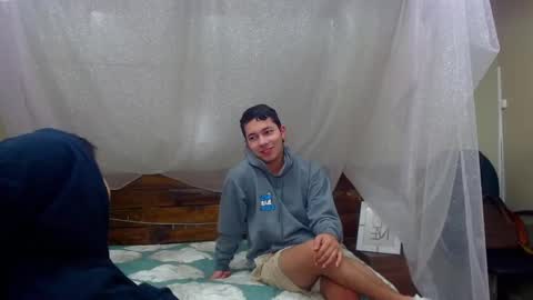 Snapshot of andrewsmile_ chatting on 02/10/25, 12:18 ANDREW online show from 02/10/25, 12:18