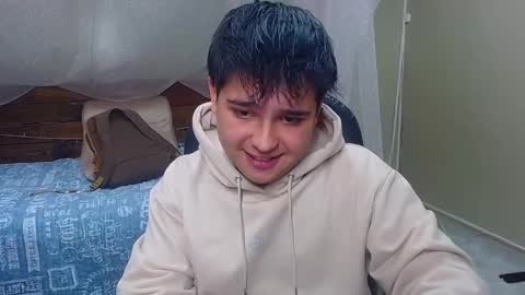 Snapshot of andrewsmile_ chatting on 02/14/25, 12:25 ANDREW online show from 02/14/25, 12:25