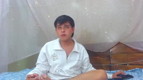 Snapshot of andrewsmile_ chatting on 02/20/25, 06:13 ANDREW online show from 02/20/25, 06:13