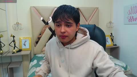 Snapshot of andrewsmile_ chatting on 02/27/25, 12:13 ANDREW online show from 02/27/25, 12:13