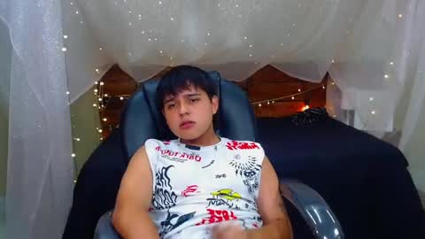 Snapshot of andrewsmile_ chatting on 02/28/25, 03:15 ANDREW online show from 02/28/25, 03:15