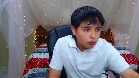 Snapshot of andrewsmile_ chatting on 03/04/25, 12:12 ANDREW online show from 03/04/25, 12:12