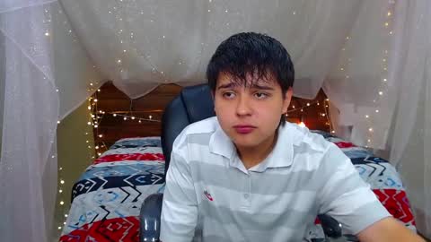 Snapshot of andrewsmile_ chatting on 03/06/25, 12:19 ANDREW online show from 03/06/25, 12:19