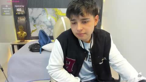 Snapshot of andrewsmile_ chatting on 09/18/25, 01:13 ANDREW online show from 09/18/25, 01:13