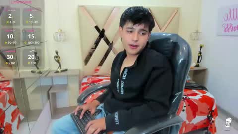 Snapshot of andrewsmile_ chatting on 09/19/25, 12:50 ANDREW online show from 09/19/25, 12:50