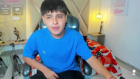 Snapshot of andrewsmile_ chatting on 09/21/25, 12:40 ANDREW online show from 09/21/25, 12:40