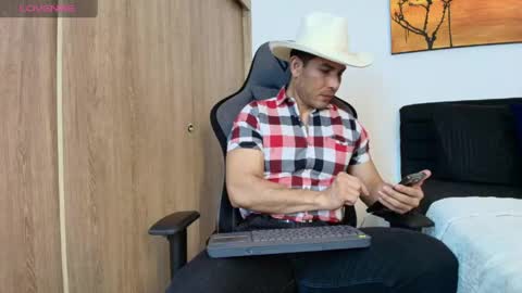 Snapshot of andrewstelee chatting on 04/15/26, 02:40 andrewstelee online show from 04/15/26, 02:40