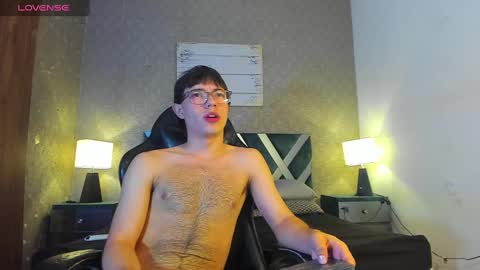 Snapshot of andreww_whitee chatting on 12/05/24, 10:01 AndreW White online show from 12/05/24, 10:01