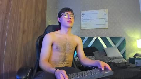 Snapshot of andreww_whitee chatting on 12/10/24, 09:33 AndreW White online show from 12/10/24, 09:33