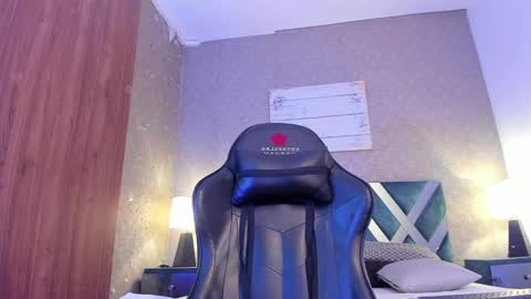 Snapshot of andreww_whitee chatting on 12/13/24, 12:42 AndreW White online show from 12/13/24, 12:42