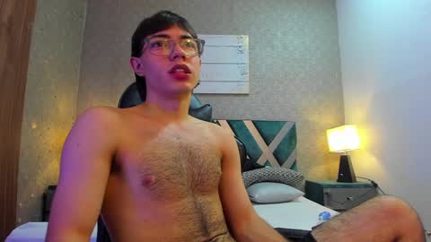 Snapshot of andreww_whitee chatting on 12/13/24, 11:06 AndreW White online show from 12/13/24, 11:06