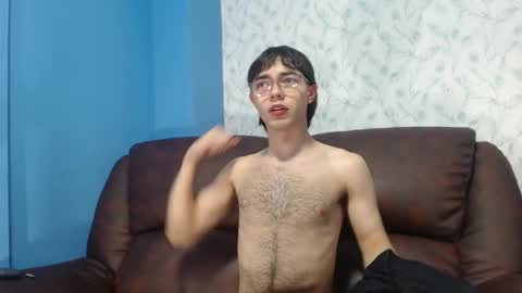 Snapshot of andreww_whitee chatting on 12/19/24, 09:06 AndreW White online show from 12/19/24, 09:06