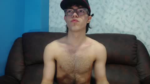 Snapshot of andreww_whitee chatting on 12/27/24, 10:37 AndreW White online show from 12/27/24, 10:37