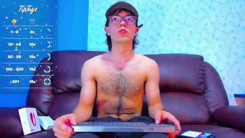 Snapshot of andreww_whitee chatting on 02/21/25, 08:27 AndreW White online show from 02/21/25, 08:27