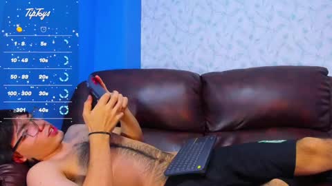 Snapshot of andreww_whitee chatting on 03/07/25, 06:43 AndreW White online show from 03/07/25, 06:43