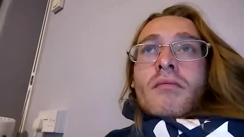 Snapshot of andrewwhitby chatting on 09/28/25, 03:12 andrewwhitby online show from 09/28/25, 03:12