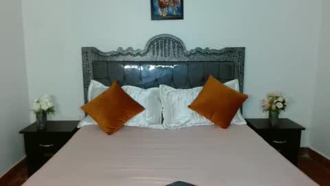 Snapshot of andrienna chatting on 10/13/25, 05:07 Anna online show from 10/13/25, 05:07