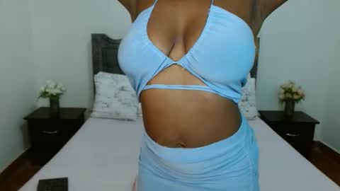 Snapshot of andrienna chatting on 11/18/25, 05:28 Anna online show from 11/18/25, 05:28