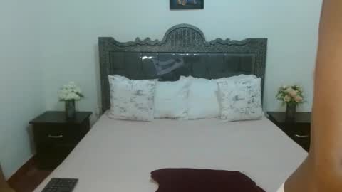 Snapshot of andrienna chatting on 12/01/25, 06:13 Anna online show from 12/01/25, 06:13