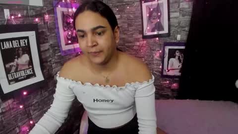 Snapshot of andrys_hot chatting on 03/04/26, 11:49 Andrys online show from 03/04/26, 11:49