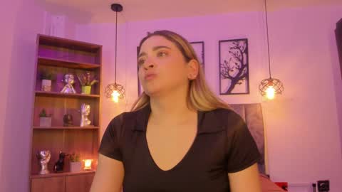 Snapshot of andy_and_emma chatting on 12/17/24, 04:00 andy_and_emma online show from 12/17/24, 04:00