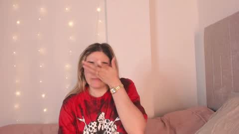 Snapshot of andy_and_emma chatting on 12/29/24, 03:57 andy_and_emma online show from 12/29/24, 03:57