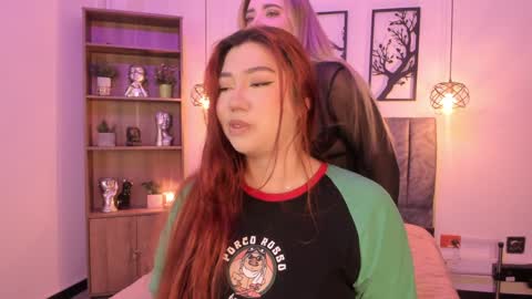 Snapshot of andy_and_emma chatting on 01/01/25, 12:11 andy_and_emma online show from 01/01/25, 12:11