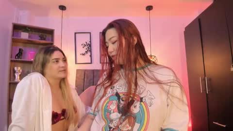 Snapshot of andy_and_emma chatting on 02/15/25, 12:33 andy_and_emma online show from 02/15/25, 12:33