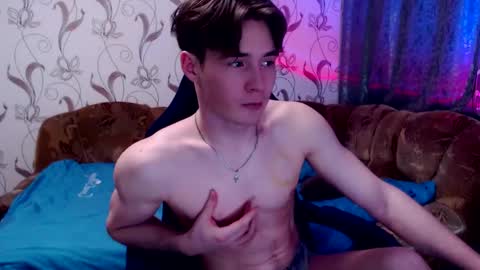 Snapshot of andy_booy chatting on 04/06/26, 10:33 Andy online show from 04/06/26, 10:33