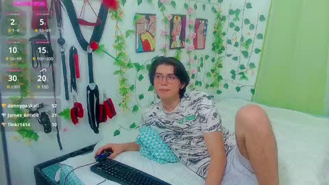 Snapshot of andy_gray01 chatting on 02/05/25, 06:04 Andy Gray online show from 02/05/25, 06:04