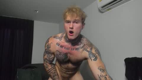 Snapshot of andy_hunk chatting on 10/29/25, 02:14 Andrew online show from 10/29/25, 02:14