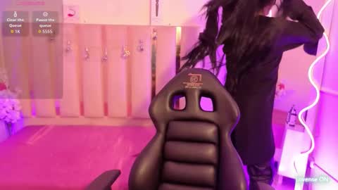 Snapshot of andy_tay1 chatting on 10/15/25, 04:56 Andy tay online show from 10/15/25, 04:56