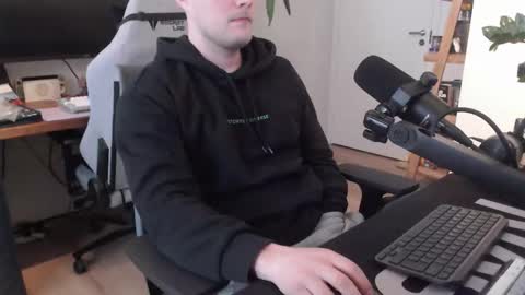 Snapshot of andycandy1994 chatting on 02/27/26, 11:32 andycandy1994 online show from 02/27/26, 11:32