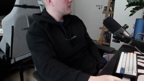 Snapshot of andycandy1994 chatting on 04/26/26, 08:45 andycandy1994 online show from 04/26/26, 08:45