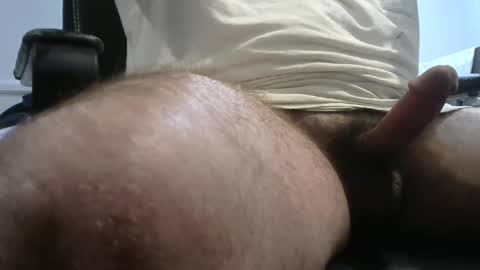 Snapshot of andychow381213 chatting on 10/05/25, 01:37 andychow381213 online show from 10/05/25, 01:37