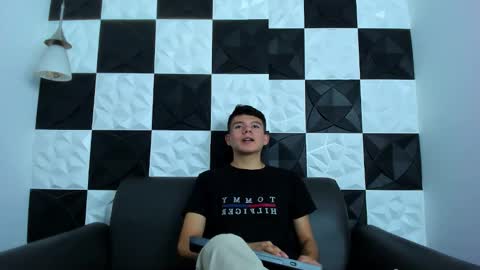 Snapshot of andyfame11 chatting on 11/27/25, 06:54 andyfame11 online show from 11/27/25, 06:54