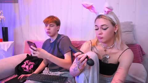 Mandy and Andy online show from 10/17/25, 07:27