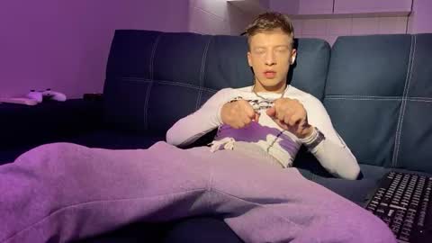 AndyTwinkkk online show from 11/17/25, 01:50