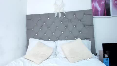 Snapshot of aneko_morii chatting on 10/13/25, 01:49 online show from 10/13/25, 01:49