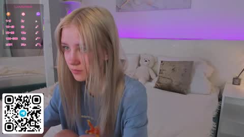 Snapshot of anellyball_ chatting on 04/01/26, 01:41 Anelly online show from 04/01/26, 01:41