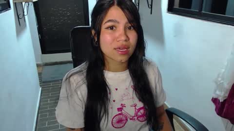 Snapshot of anemona_gray_777 chatting on 10/30/25, 07:10 anemona_gray_777 online show from 10/30/25, 07:10