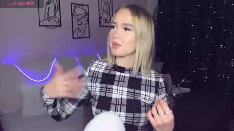 Anfisa online show from 11/12/25, 04:07