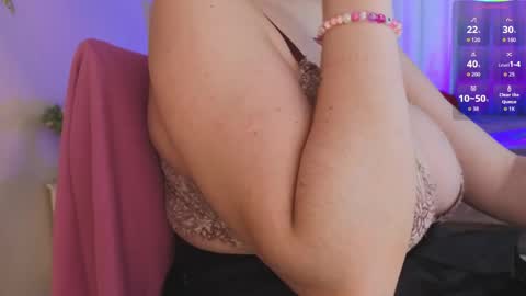 Snapshot of ange_boob chatting on 04/13/26, 07:14 Ange online show from 04/13/26, 07:14