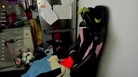 Snapshot of angel7you chatting on 12/23/24, 01:51 Eva online show from 12/23/24, 01:51